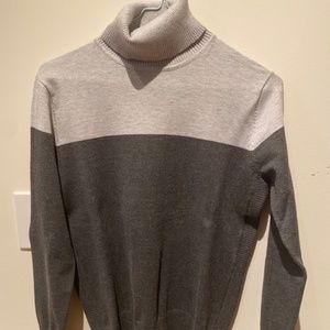 Grey block turtleneck